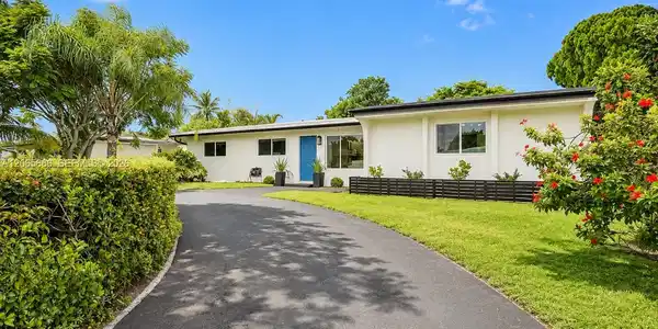 1321 NE 26th Ter