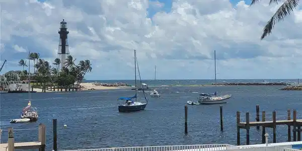 2508 Bay Dr