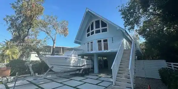 202 Mahogany Dr