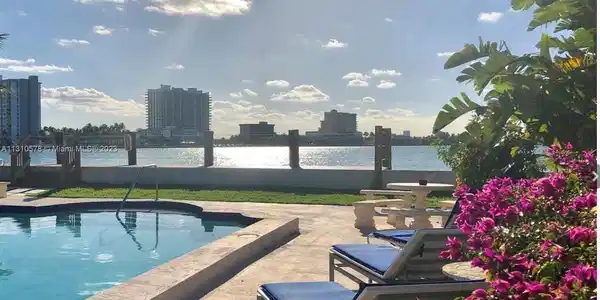 2208 Bay Unit 7