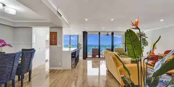1905 N Ocean Blvd