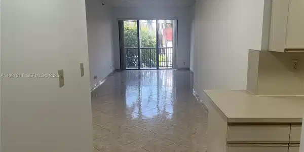 Image 3: kitchen entrance