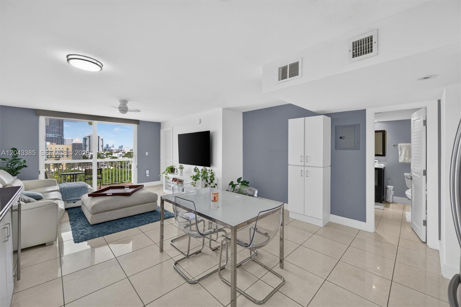 Image 3: Living room.