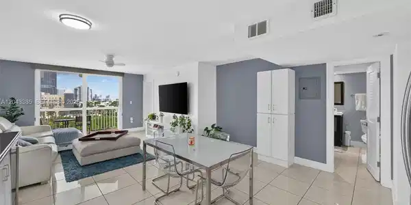 Image 3: Living room.