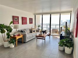 555 NE 15th St Unit 14I