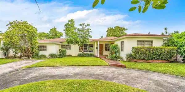 275 Fairway Dr