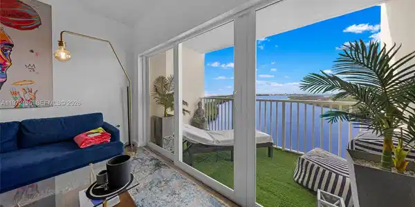 300 Bayview Dr