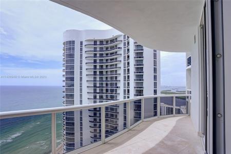 16001 Collins Ave