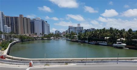 2600 Collins Ave