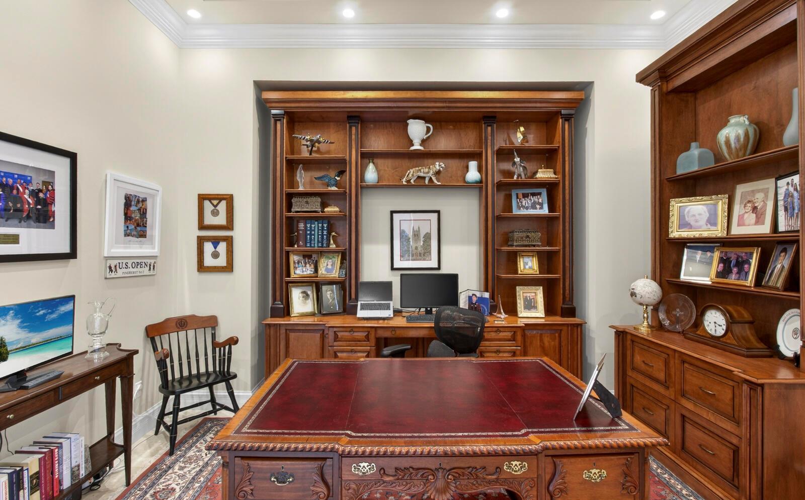 Image 4: Office