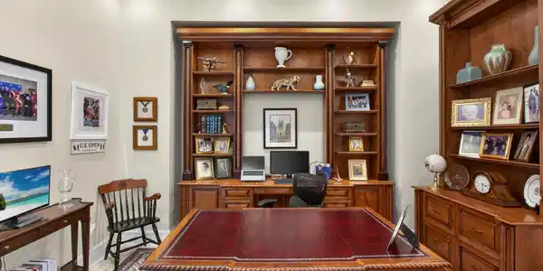 Image 4: Office