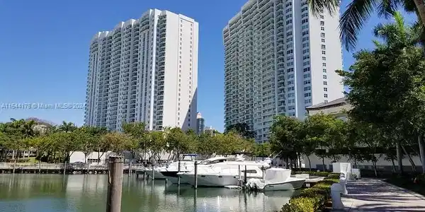 4000 Island Blvd
