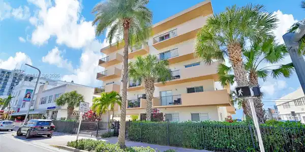 1150 Collins Ave