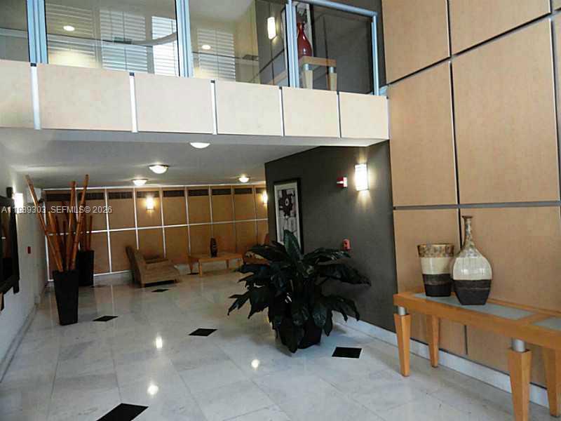 Image 4: Lobby/Reception