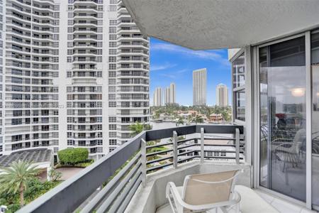 19101 Mystic Pointe Dr Unit 807