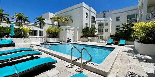9172 Collins Ave