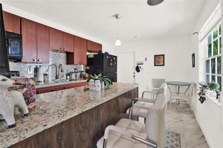 2305 NE 135th Ter
