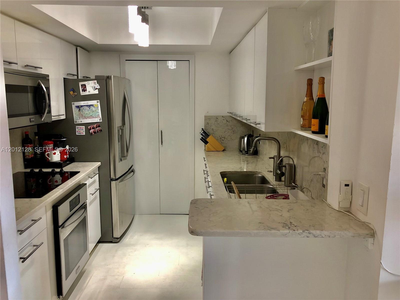 Image 4: Kitchen