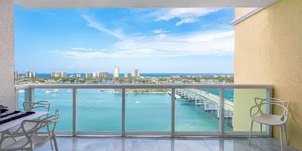 2640 Lake Shore