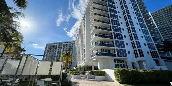 10275 Collins Ave Unit 112