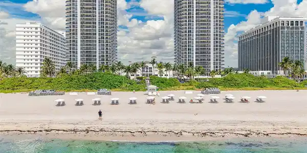 4775 Collins Ave