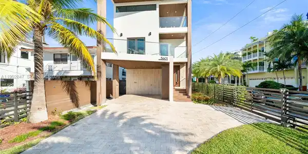 5601 N Ocean Dr