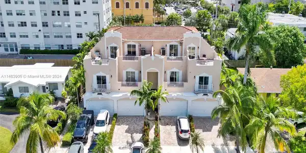 2626 NE 11th Court