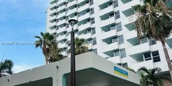 2899 Collins Ave