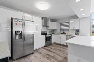 2780 NE 183rd St Unit 101