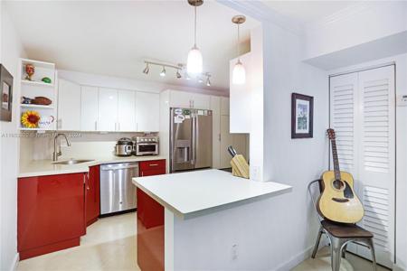 2457 Collins Ave