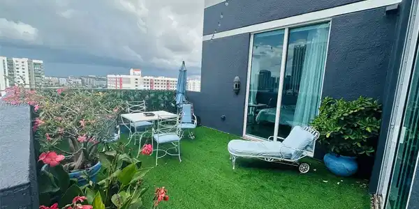 2275 Biscayne Blvd