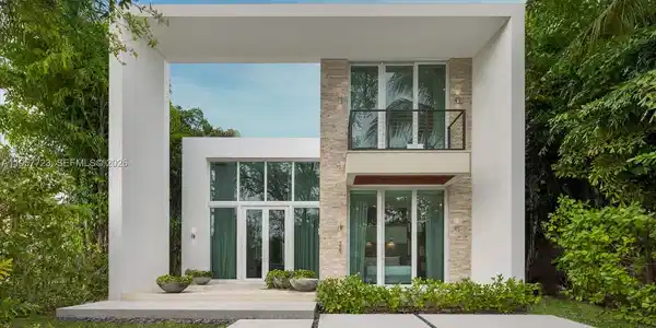 335 W 46th St
