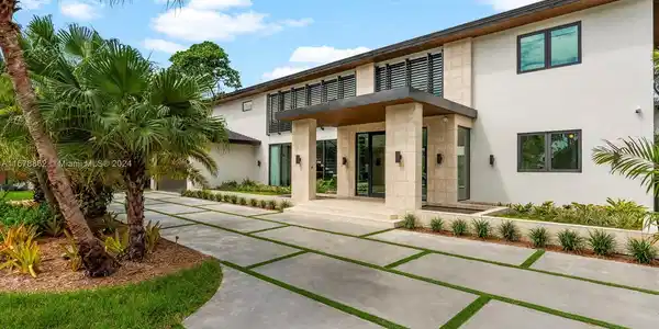 5907 SW 80 St