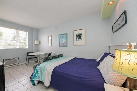 255 W 24th St