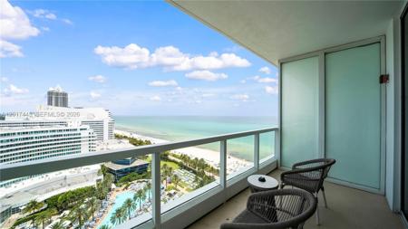 4391 Collins Ave