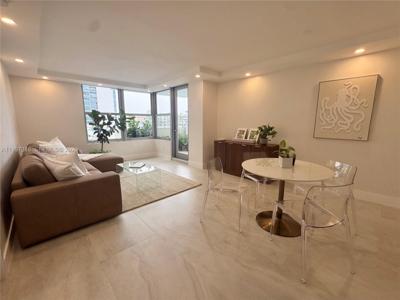 2899 Collins Ave