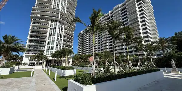 10225 Collins Ave