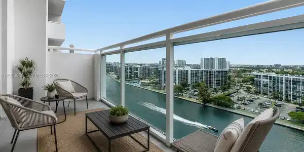 3000 S Ocean Dr