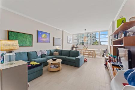 800 West Ave