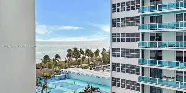5151 Collins Ave