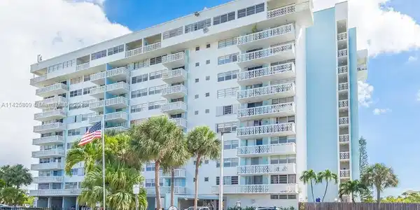 13155 Ixora Ct
