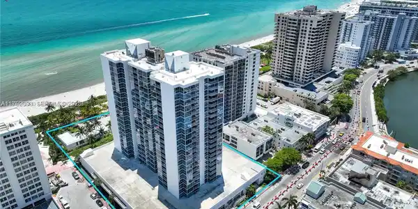 2655 Collins Ave