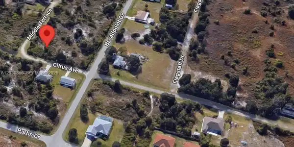 2075 NE MIDDLE TER