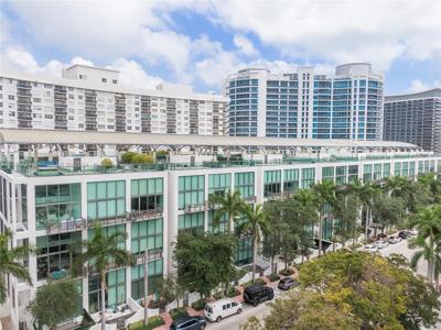 6000 Collins Ave