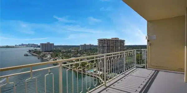 11111 Biscayne Blvd