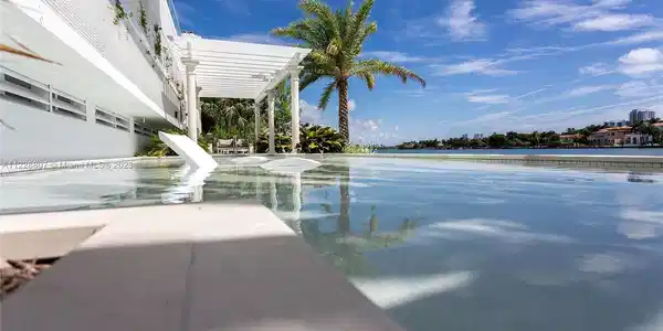 9821 E BAY HARBOR