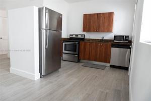 1045 Lenox Ave Unit 3