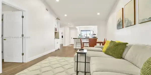 301 Club Cir Unit 209