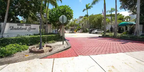 6886 N Kendall Dr Unit D102