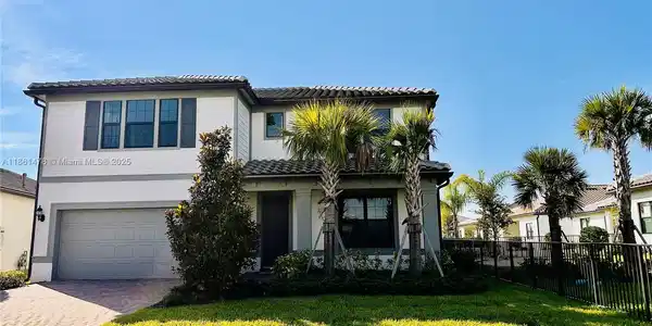 427 SE Vallarta Dr
